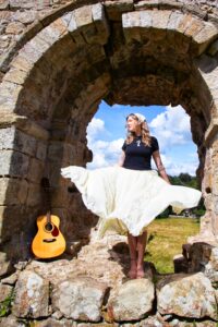Photo of Hels Pattison for the promotion of her new EP release, 'Missed Connections', due for release on November 6th 2026, and reviewed by Joanna Long for Echoes In Ink